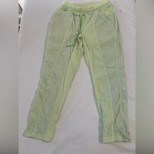 Lululemon Dance Studio Cropped Pants Lime green. Size 6